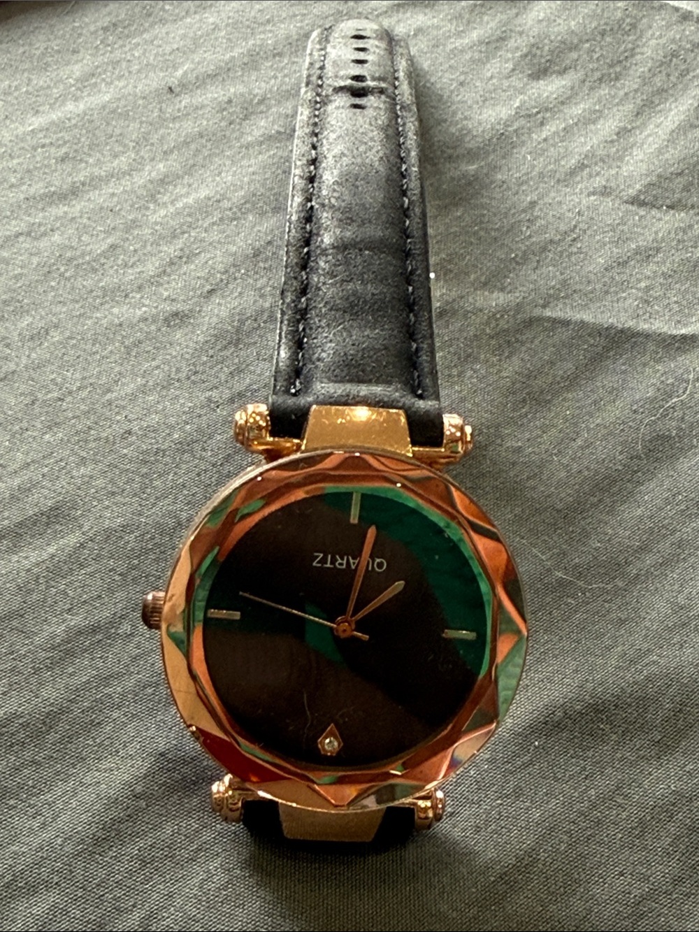 QUARTZ WOMENS WRISTWATCHE